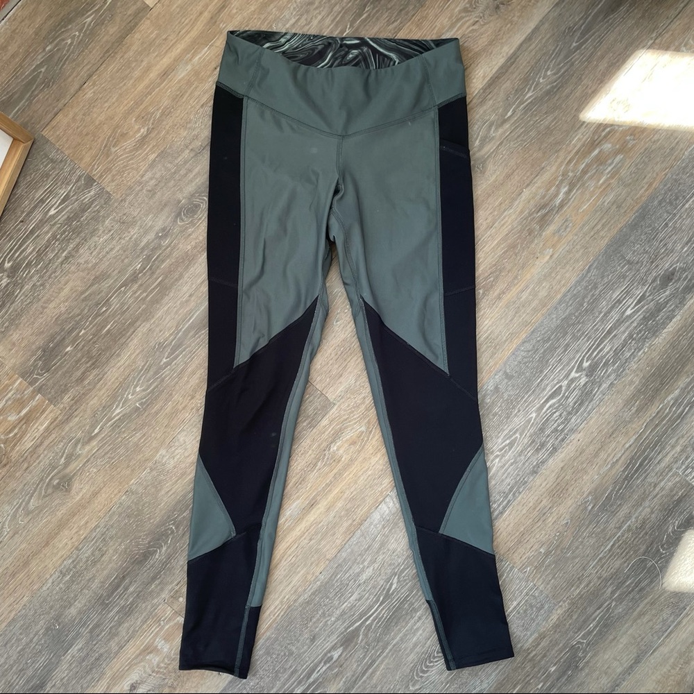 Green and black c9 reversible leggings with pocket